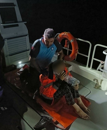 Ayvacık açıklarında ticari gemide yarlanan şahısın tıbbi tahliyesi yapıldı