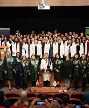 Geleceğin sağlıkçıları beyaz önlüklerini giydi