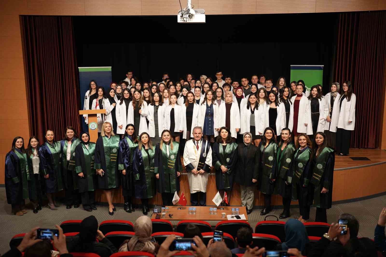 Geleceğin sağlıkçıları beyaz önlüklerini giydi