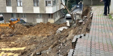 Kadıköy’de yağışlara dayanamayan istinat duvarı çöktü