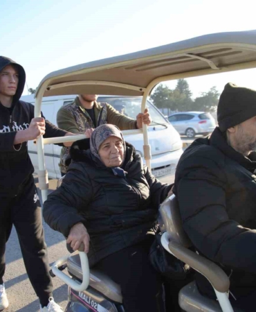 Edirne’de gençlerden insanlık dersi: Engelli vatandaşı kilometrelerce ittiler