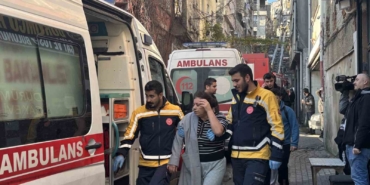 Şişli’de 2 katlı binada yangın paniği: Hastane yolundan dönen astım hastası ev sahibi fenalık geçirdi