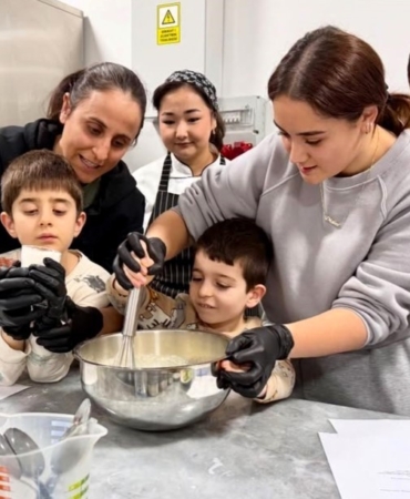 Özel bireyler mutfağa girdi, hem eğlendiler hem pişirdiler