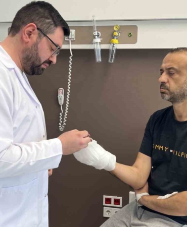 Kopan parmağını buz poşetine koyup yurt dışından Türkiye’ye geldi