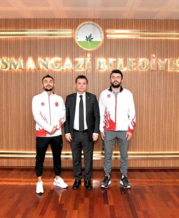 Başkan Aydın tarihi başarı yakalayan kardeşleri ağırladı