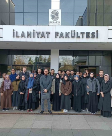 Liseli öğrenciler üniversiteyi ziyaret ederek deneyim kazandı