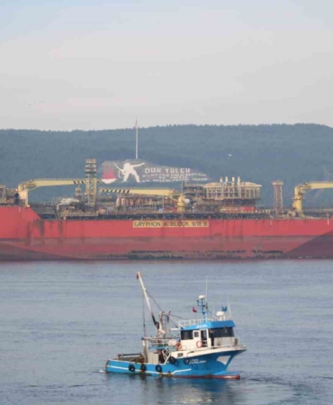 Çanakkale Boğazı’ndan yüzer üretim, depolama ve boşaltma gemisi geçti