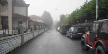 Sakarya’da sis görüş mesafesini 50 metreye düşürdü