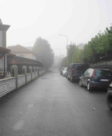Sakarya’da sis görüş mesafesini 50 metreye düşürdü