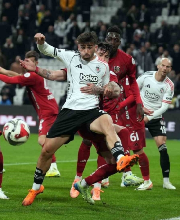 Trendyol Süper Lig: Beşiktaş: 1 - Gaziantep FK: 1 (İlk yarı)
