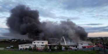 Tuzla’da kauçuk fabrikasında korkutan yangın