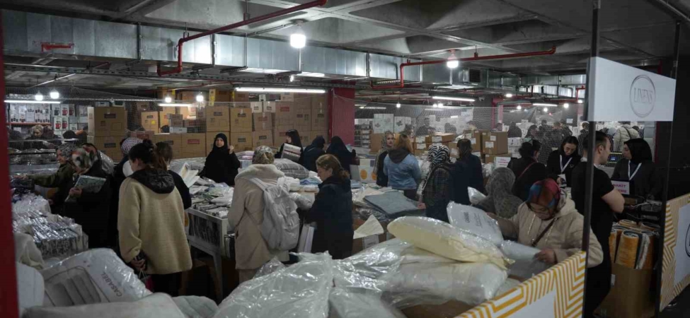 Bahçelievler’de vatandaşlar AVM’deki alışveriş indirimine koştu