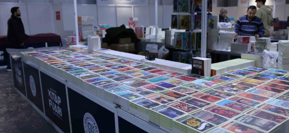 Arnavutköy’de 1. Kitap Fuarı kapılarını açtı, onlarca ünlü isim kitapseverlerle buluşacak