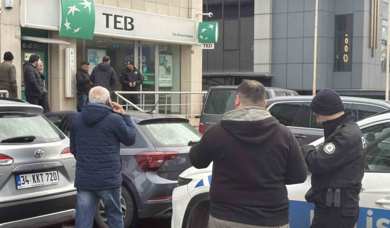Başakşehir’de bankadan para çeken iş adamına soygun girişimi