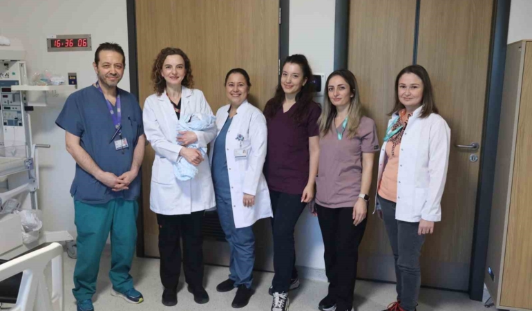 Bursa Şehir Hastanesi Tüp Bebek Merkezi’nde ilk bebek dünyaya geldi