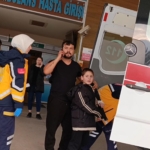 Bursa’da nacakla oynayan çocuğun parmağı kopma noktasına geldi