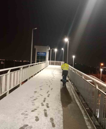 Kocaeli’de karla mücadele çalışmaları sürüyor