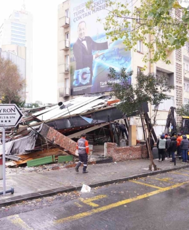 Şişli’de 25 kişinin zehirlenmesi iddiasıyla gündeme gelen restoran yıkıldı