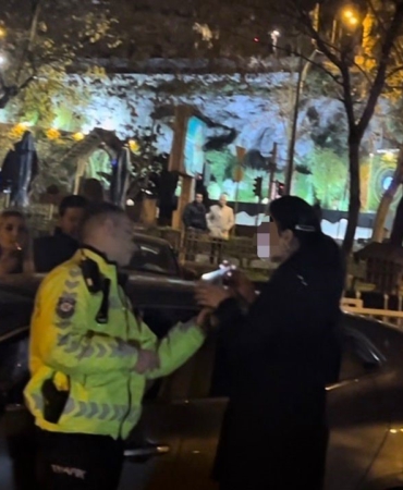 Polislerin sabır sınavı: 1.96 promil alkollü sürücü uygulama noktasını birbirine kattı, polislere hakaret etti