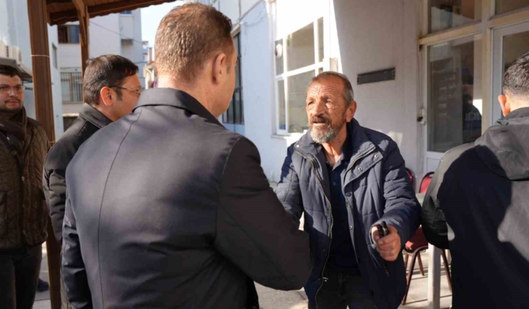 Başkan Akın depremzedeleri ziyaret etti