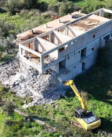 Ayvacık’ta 66 kaçak yapı yıkıldı