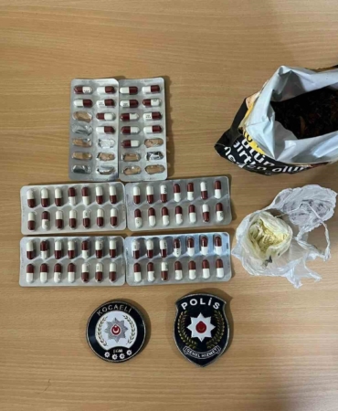 3 kişinin üstünde 71 sentetik ecza hap ele geçirildi