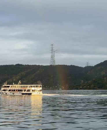 İstanbul Boğazı’nda gökkuşağı şöleni