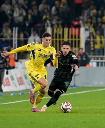 Trendyol Süper Lig: Fenerbahçe: 3 - Konyaspor: 0 (İlk yarı)