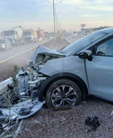 Hurdaya dönen araçtan yaralı kurtuldu