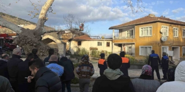 Çatalca’da evi yanan kadın uzun süre gözyaşı döktü