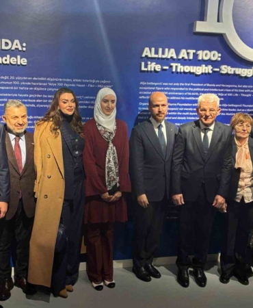 Aliya İzzetbegoviç’in 100. doğum yılına özel sergi AKM’de açıldı