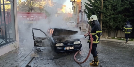 Babaeski’de otomobil cayır cayır yandı