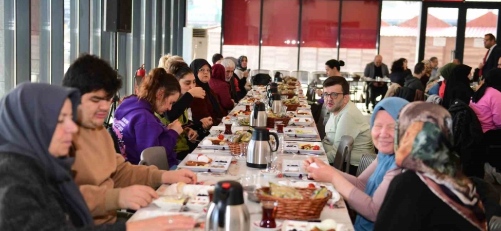 Osmangazi’de engelli bireyler ve aileleri kahvaltıda buluştu