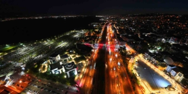 Kocaeli’nin sosyal yaşam alanları gece ışıklarıyla renkleniyor