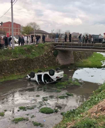 Bursa’da otomobil dere yatağına uçtu: 3 yaralı