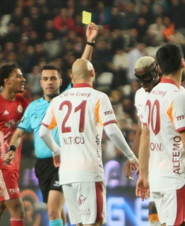 Victor Osimhen cezalı duruma düştü