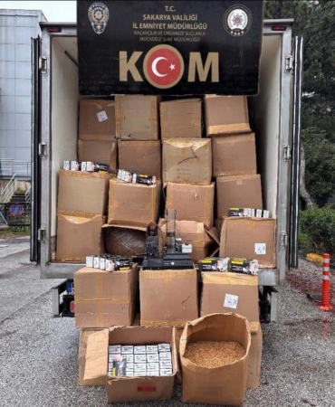 Ahırı, kaçak tütün deposuna çevirmiş