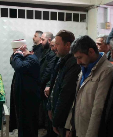 Bulgaristan’daki kazada hayatını kaybeden tır sürücüsü, Sakarya’da defnedildi