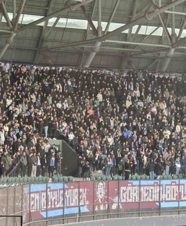 Trabzonspor taraftarı, Kocaeli’de takımını yalnız bırakmadı