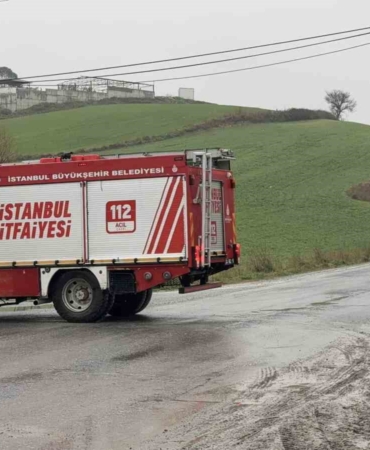 Arnavutköy’de otomobil su kanalına uçtu: Sürücü yaralı