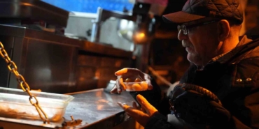 Kartal Belediyesi’nden miraç kandili dolayısıyla vatandaşlara lokma ikramı