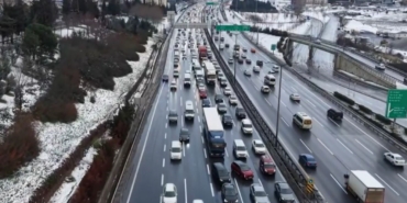 TEM Otoyolu Mahmutbey Gişeleri’nde trafik havadan görüntülendi