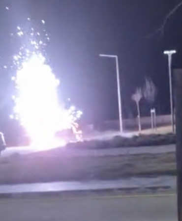 Devlet hastanesi bahçesinde otomobil yangını