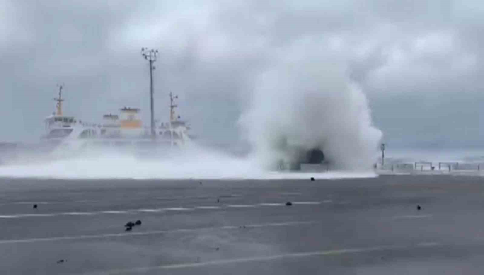 Yalova’daki fırtınadan çarpıcı görüntüler