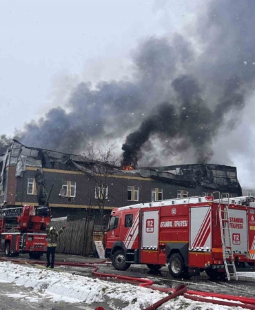 Tuzla’daki çakmak fabrikasında çıkan yangın kontrol altına alındı