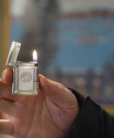 Servet değerindeki çakmaklar görenlerin ilgisini çekiyor