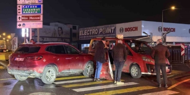 Toplu taşıma aracı ile SUV tarzı araç çarpıştı: 5 yaralı