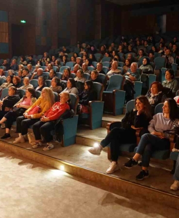 Esenyurt’ta tiyatro dolu bir sezon: Her ay 3 oyun sahnelendi