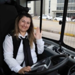 Öğretmenliği bıraktı, otobüs direksiyonuna geçti