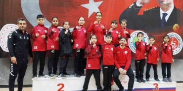 Körfezli karateciler Gaffar Okkan Turnuvası’ndan 8 madalyayla döndü